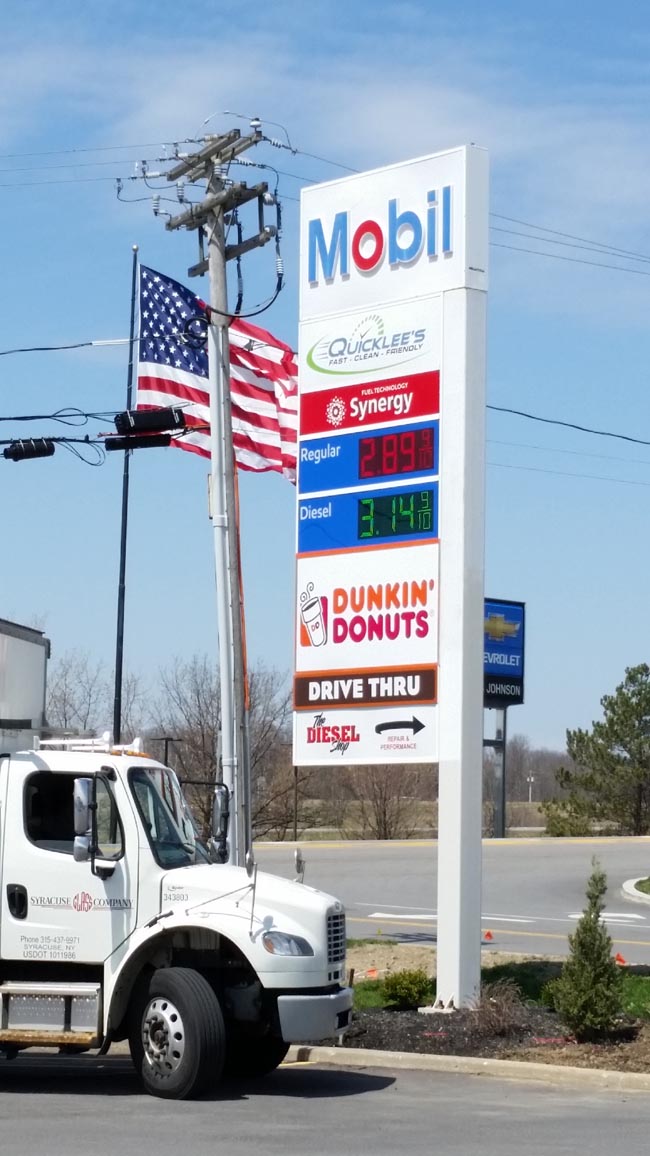 Quicklee'sTravelCenterMobilSignFuelPricesDunkinSignJI.jpg