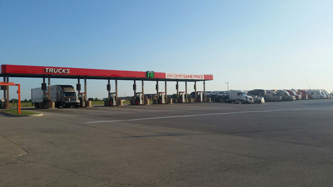 Route 66 Food n Fuel Joliet-Truck Fueling-TrucksParkedJI.jpg