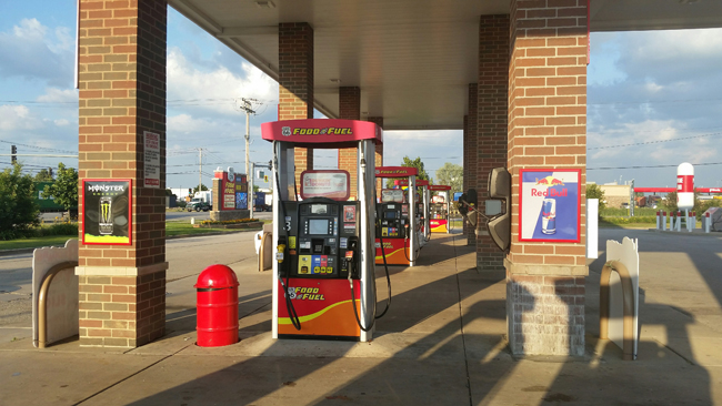 Route 66 Food n Fuel Joliet-Fuel Islands-Propane Tank in backgroundJI.jpg