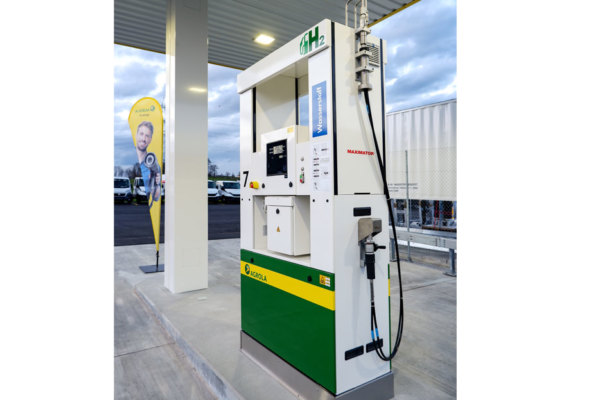 Take a Deep Dive Into Hydrogen Fuel Cell Electric Vehicles